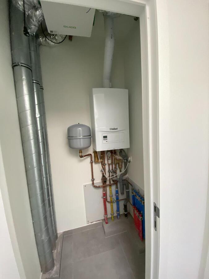 Uitstekend gelegen nieuwbouwwoning met autostaanplaats en fietsenberging 