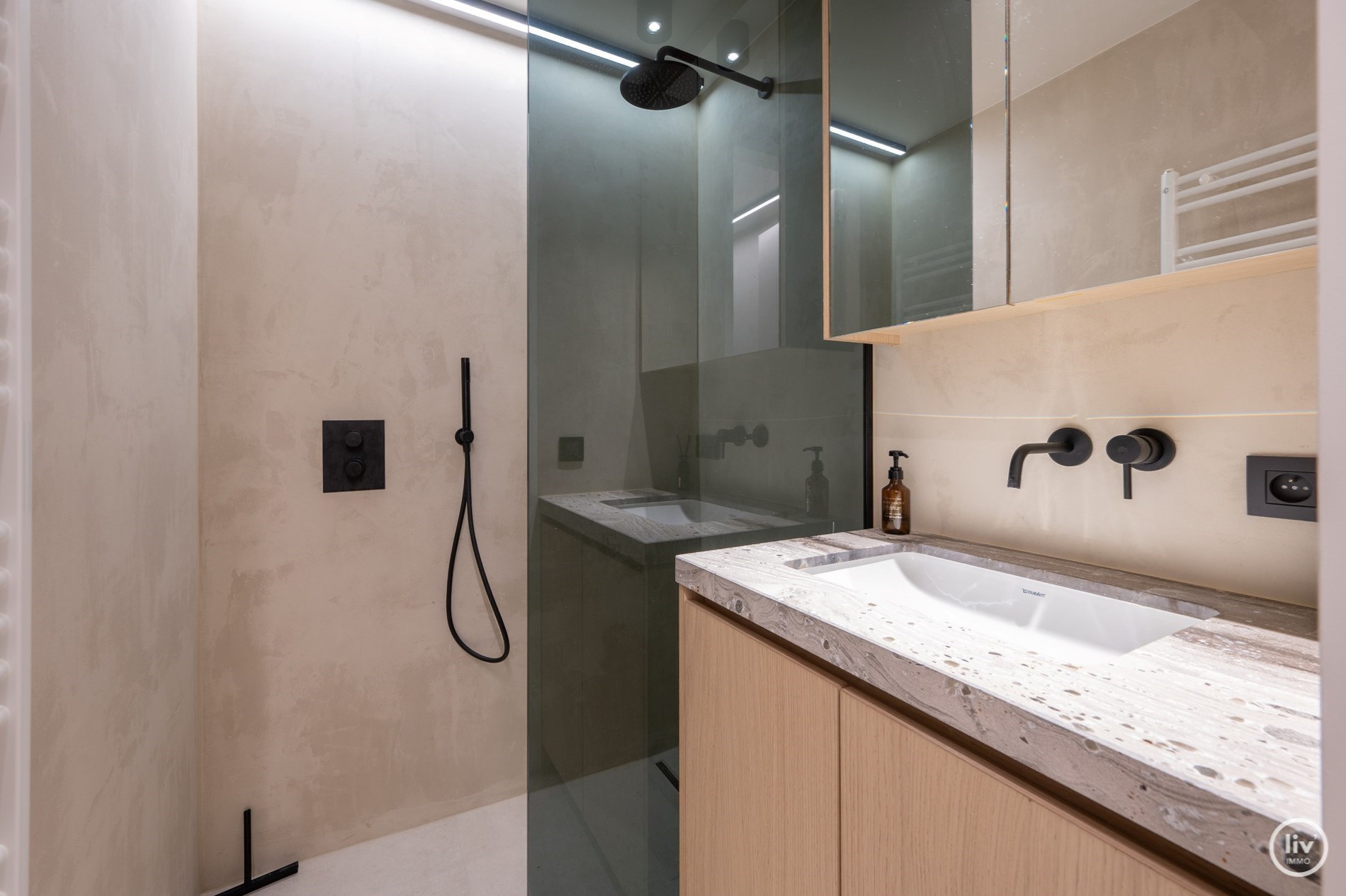 Prachtig gerenoveerd 3 slaapkamerappartement centraal gelegen vlakbij de Lippenslaan te Knokke 