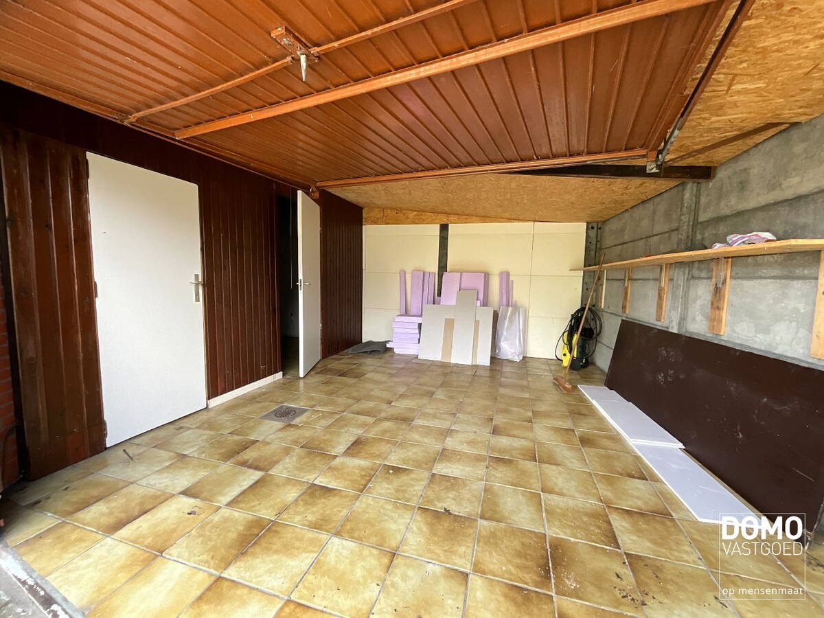 WONING MET GARAGE EN 1 SLAAPKAMER TE KERMT 