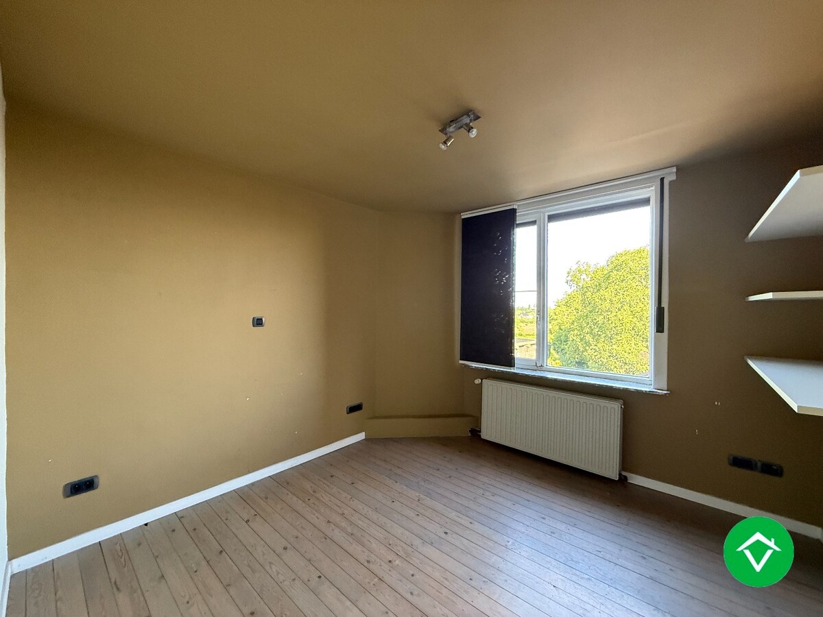 Ruime woning met 5 slaapkamers te Zwevezele 