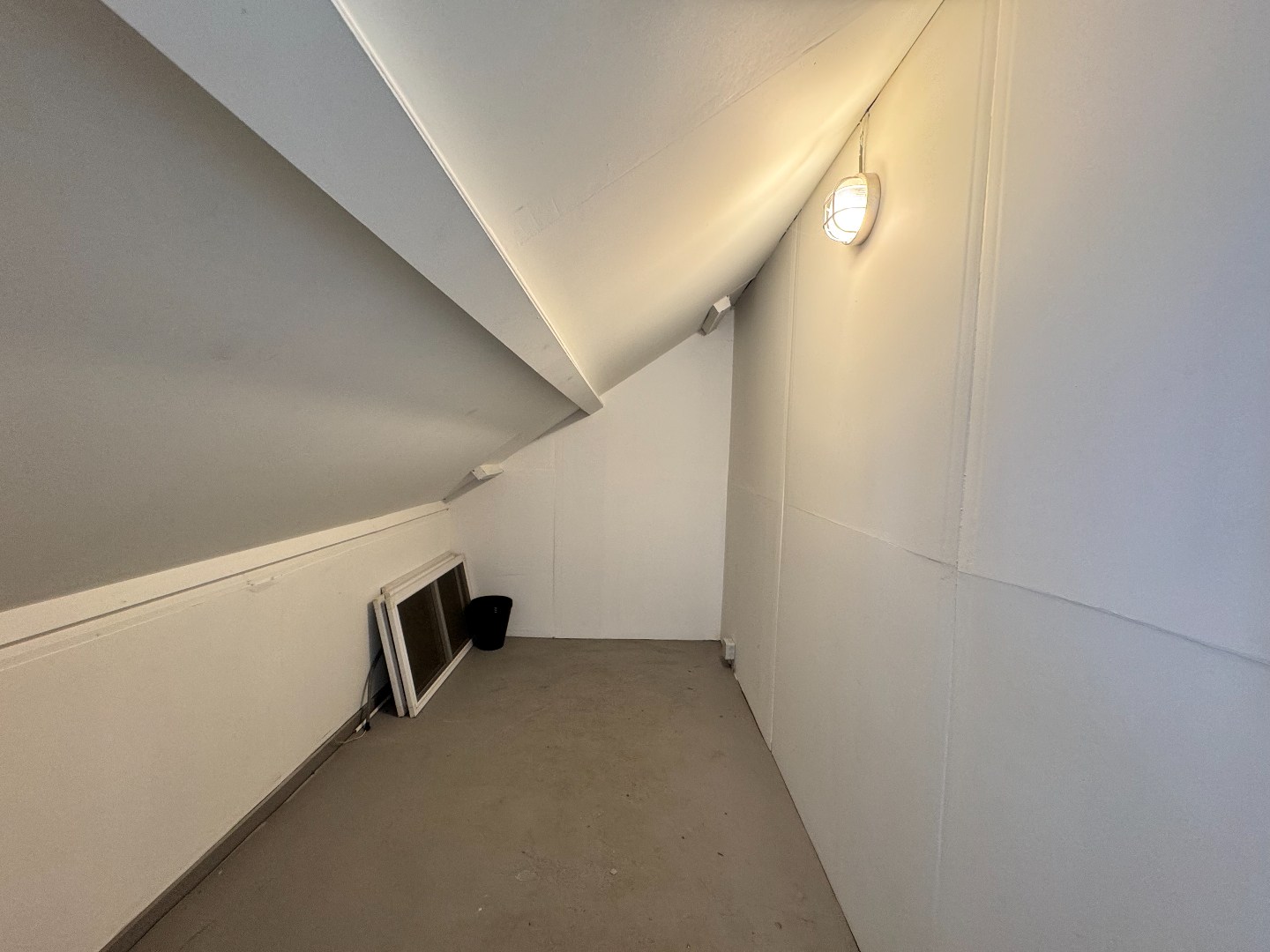 Verzorgd appartement met 2 slaapkamers en garage. 