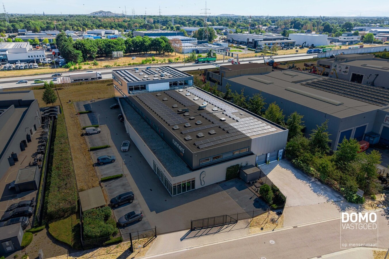 INNOVATIEVE RUIMTE MET LABO, LOGISTIEKE VOORZIENINGEN EN RESEARCH &amp; DEVELOPMENT IN EEN ECO-BEDRIJFSGEBOUW TE PAAL 