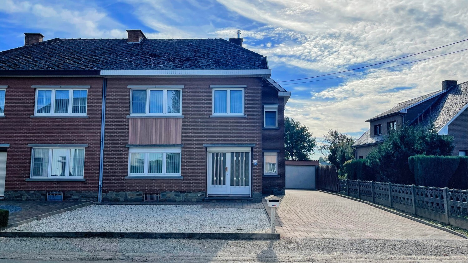 Ruime, te renoveren gezinswoning op zuidgericht perceel van 739 m² 