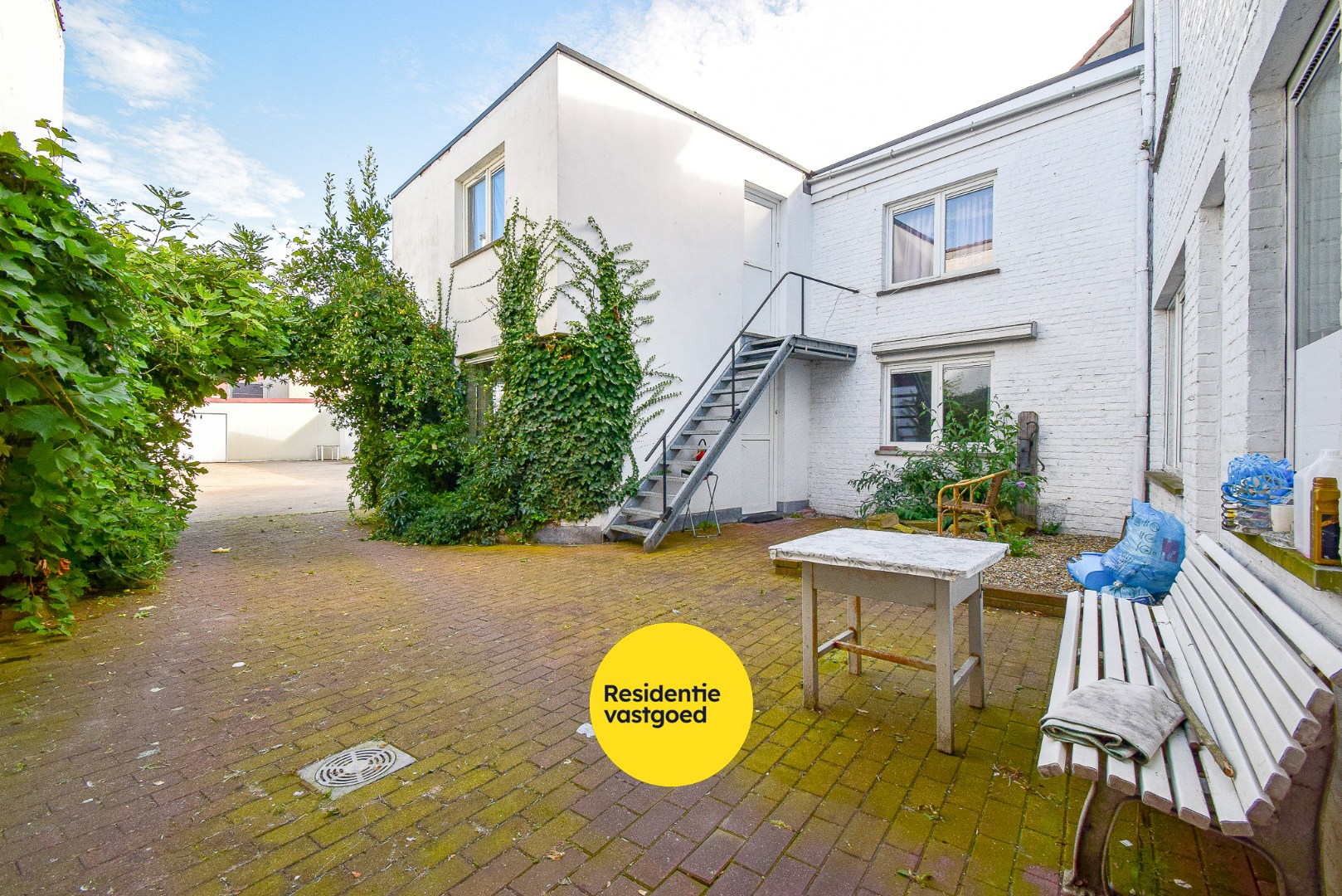 Opbrengsteigendom met 7 entiteiten in centrum Gistel 