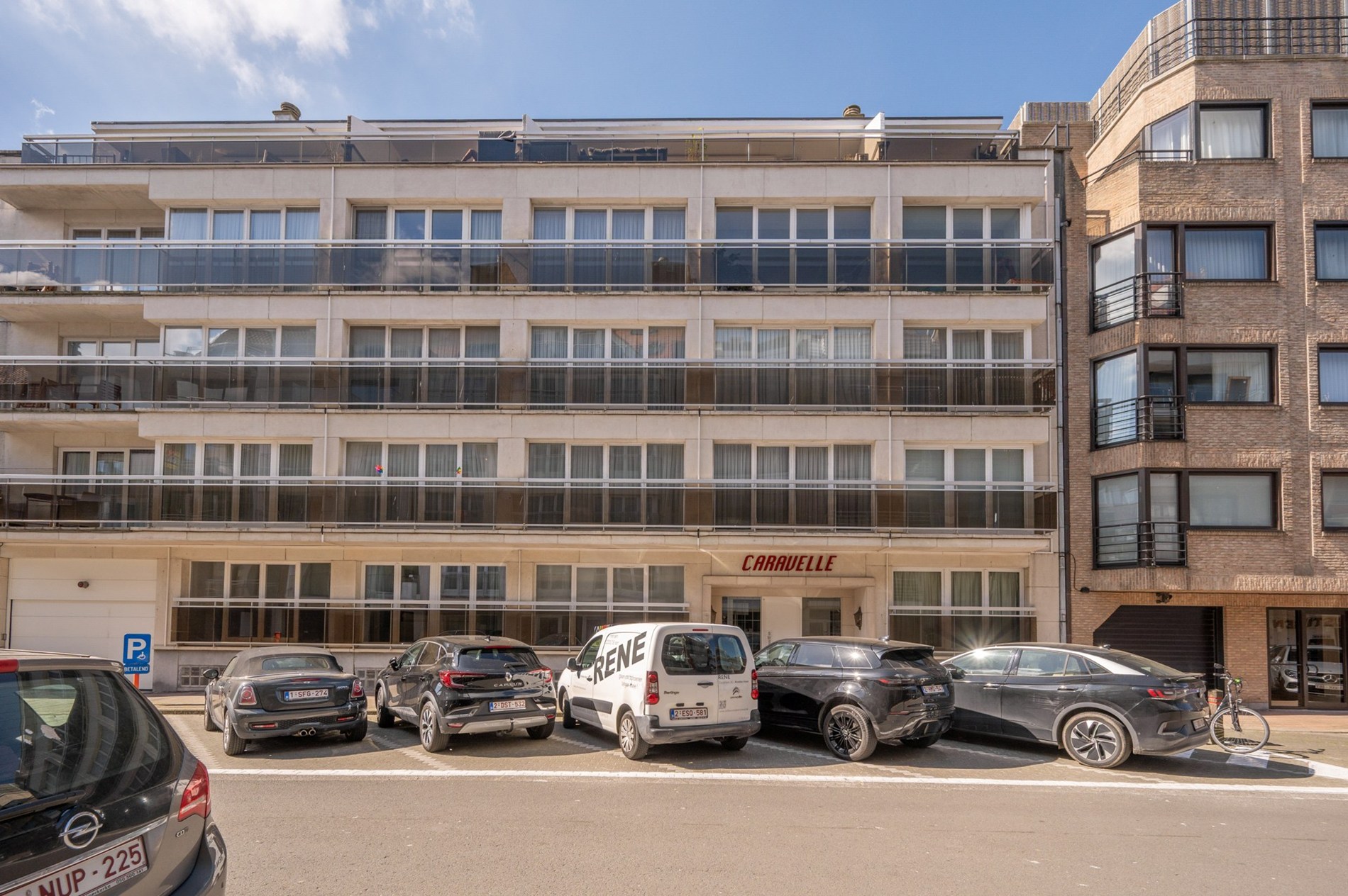 Penthouse duplex exceptionnel de 125 m² dans la résidence William, un bâtiment récent et élégant (2020), parfaitement situé au centre de Knokke. 