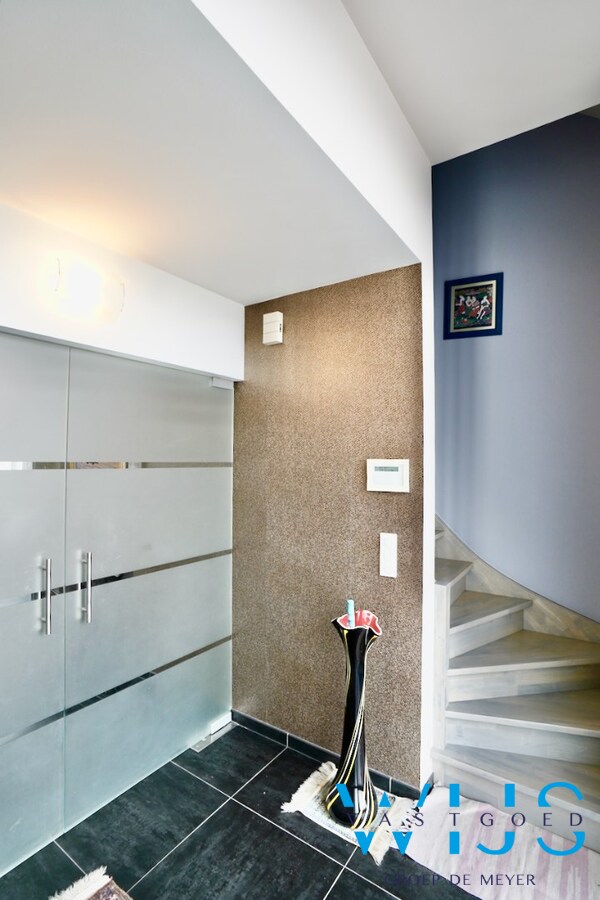 Instapklare halfopen bebouwing in rustige, kindvriendelijke woonwijk ! 