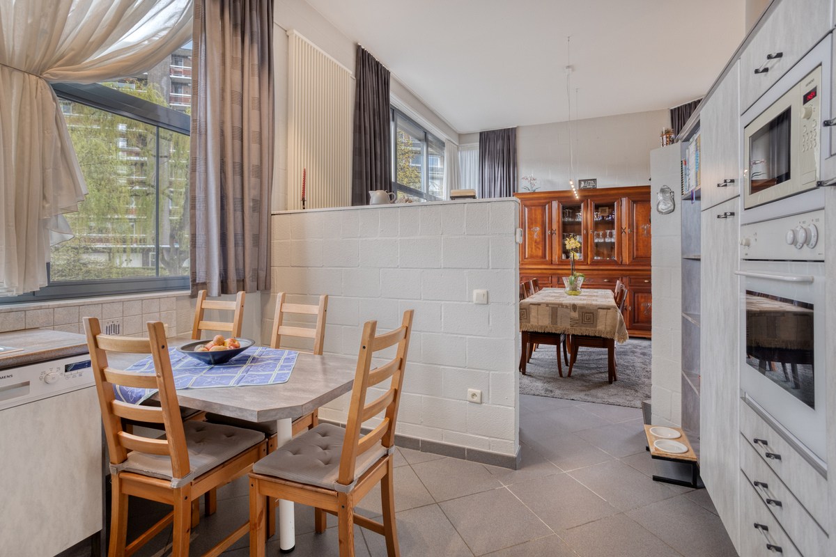 Instapklare halfopen bebouwing met 3 slaapkamers, tuin, terras en 2 carports in Kessel-Lo! – EPC 166 kWh/m² - bewoonbare opp. 146 m² 