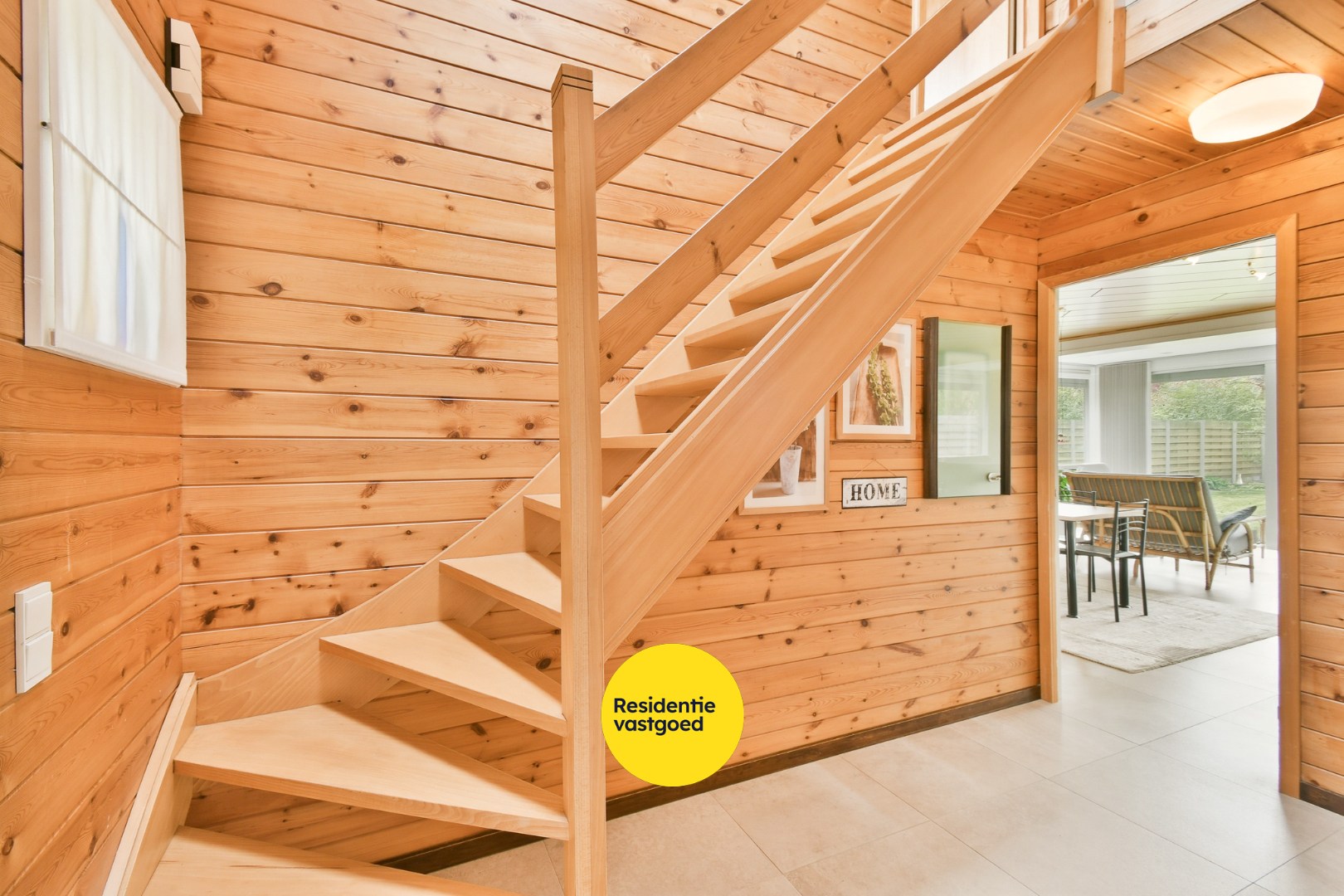 Instapklare woning met 4 slaapkamers, garage en carport 