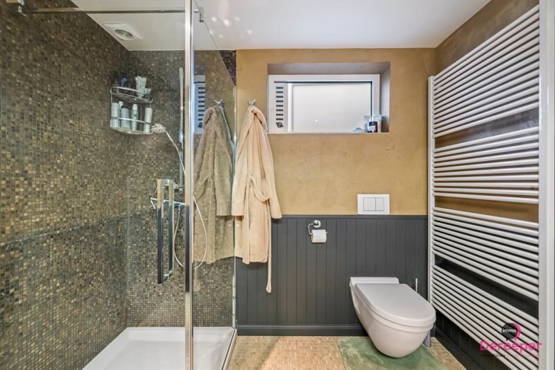 Unieke woning met handelsruimte en opslagplaats op 817m² – stijlvol wonen en werken combineren! 