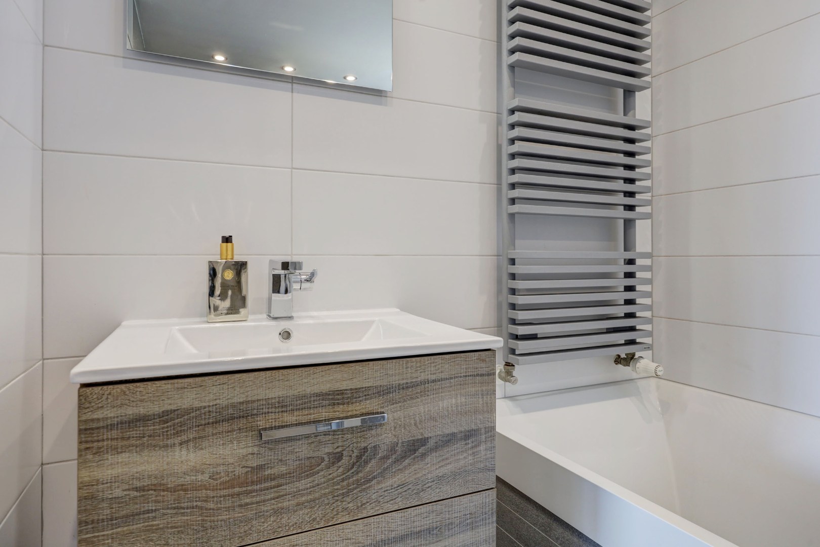 Energiezuinig (A++) en instapklaar 6-kamer gezinswoning met luxe keuken, vijf slaapkamers en zonnige tuin op het zuidoosten 