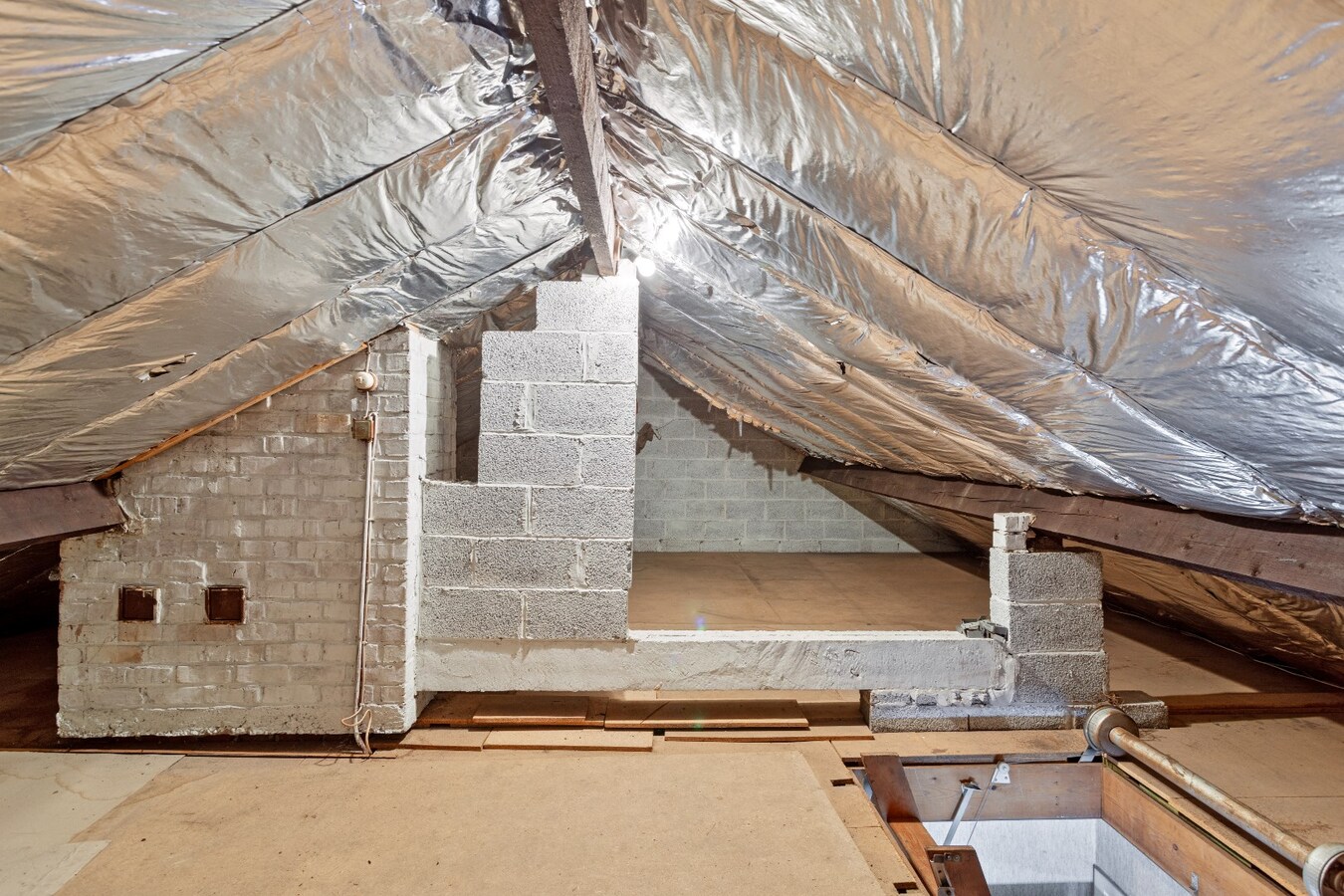 Te renoveren gezinswoning met 3 slpk in een gezellige wijk 