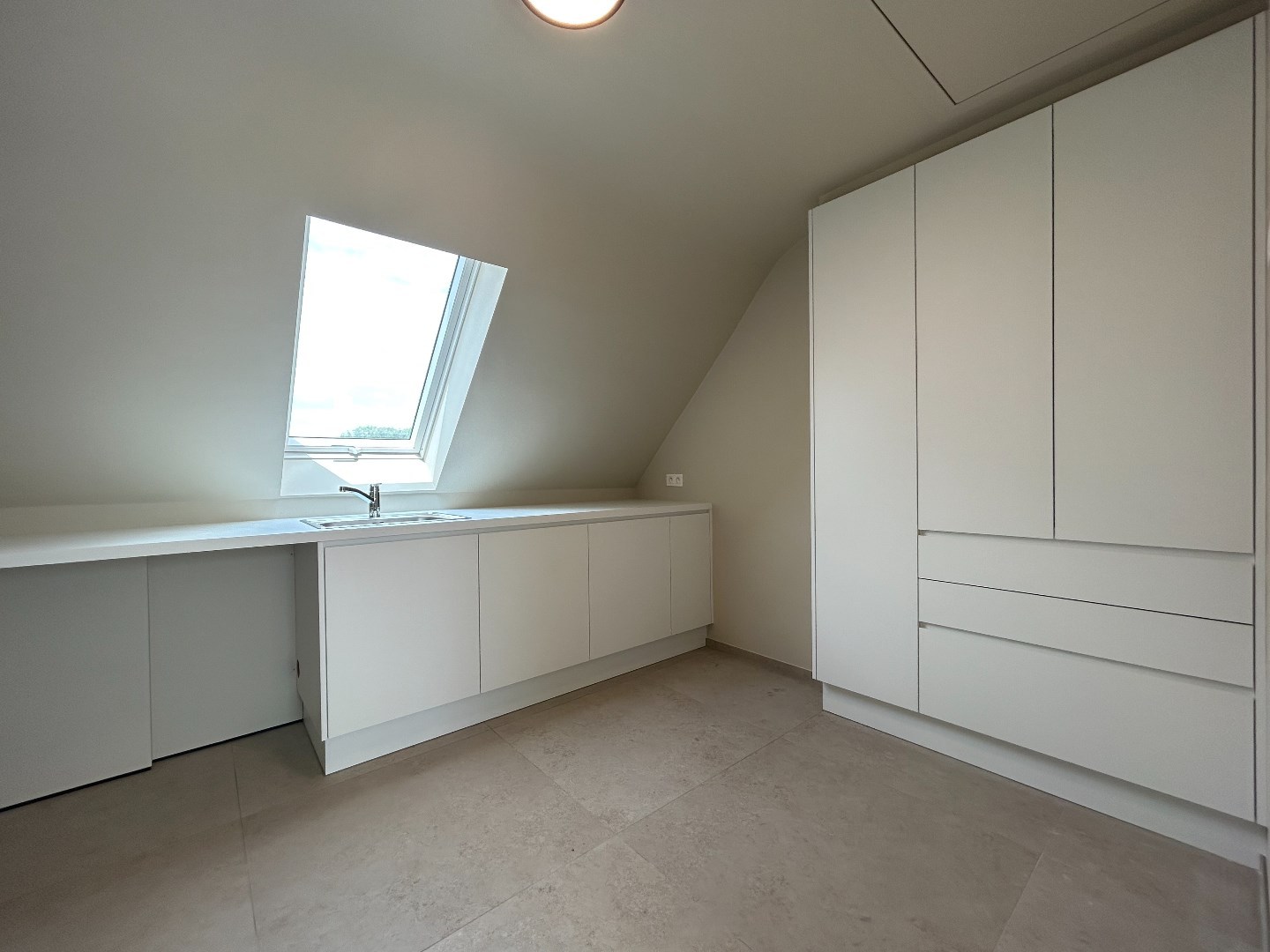 Prachtig dakappartement met 2 slaapkamers, nabij de markt van Geel! 