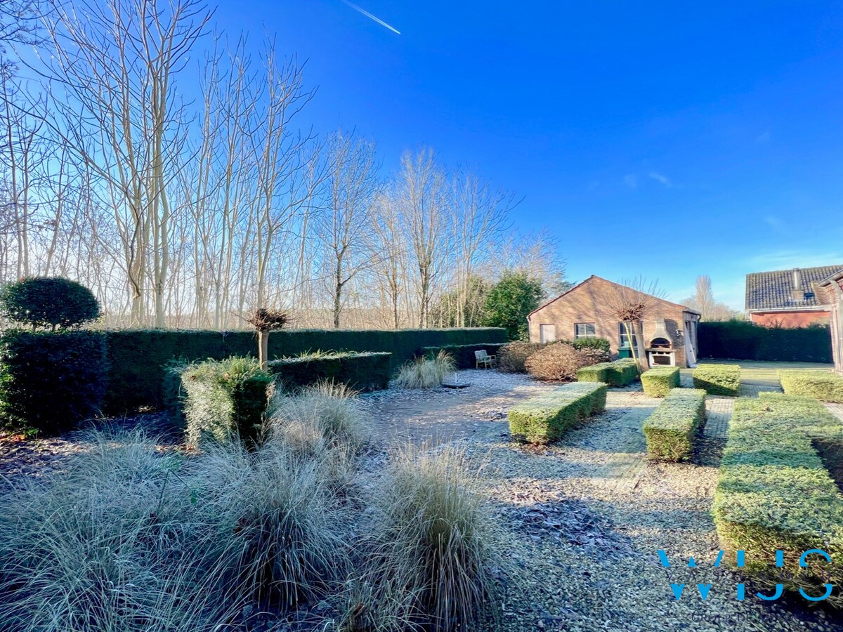 Zeer ruim instapklaar woonhuis ! 