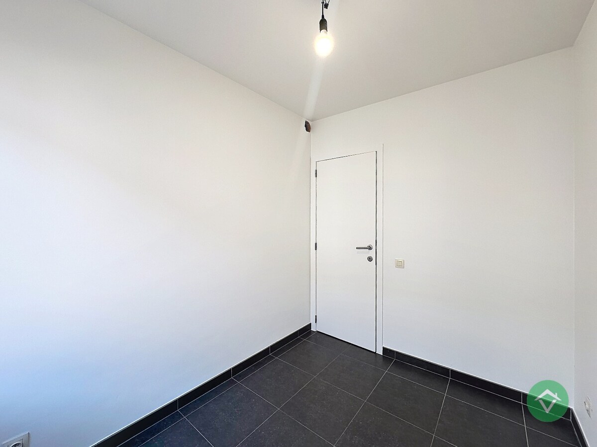 Instapklaar gelijkvloers appartement met staanplaats te Gistel 