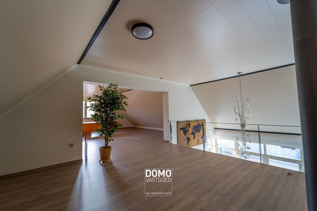 RUIME WONING VAN BOUWJAAR 2008 MET EPC LABEL B, 3 SLAAPKAMERS EN EEN HANGAR TE DIEPENBEEK 