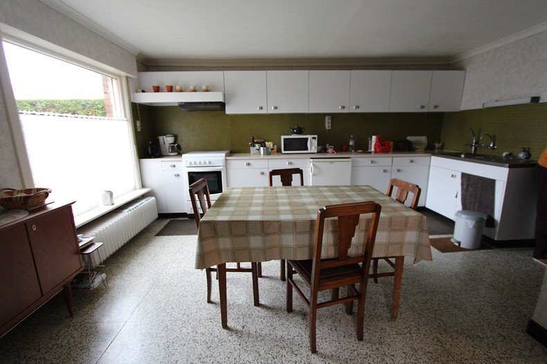 Woning met 4 slaapkamers en diepe tuin te Koekelare 