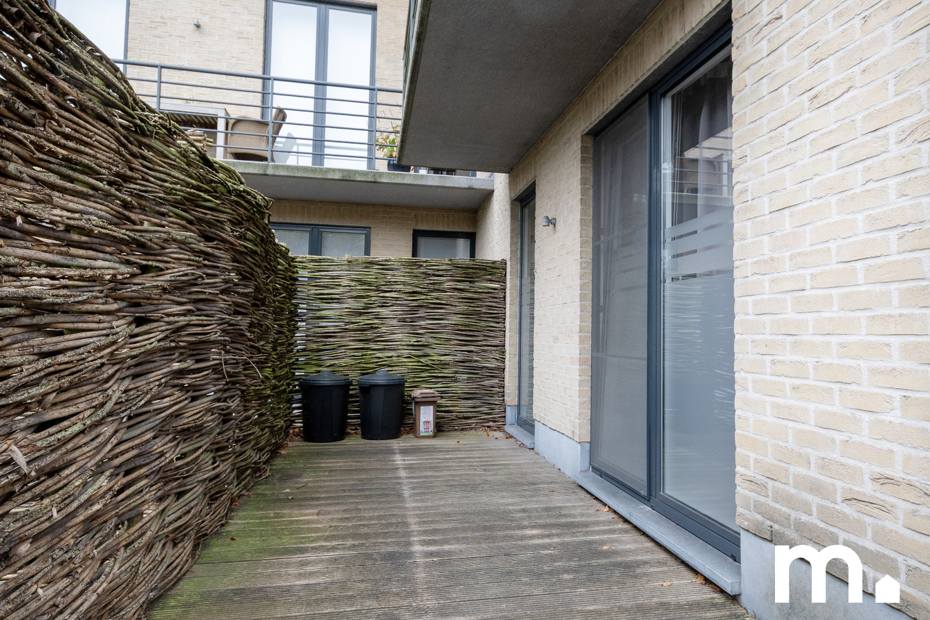 Instapklaar gelijkvloers appartement aan het Leopold III park in Kortrijk te koop ! 