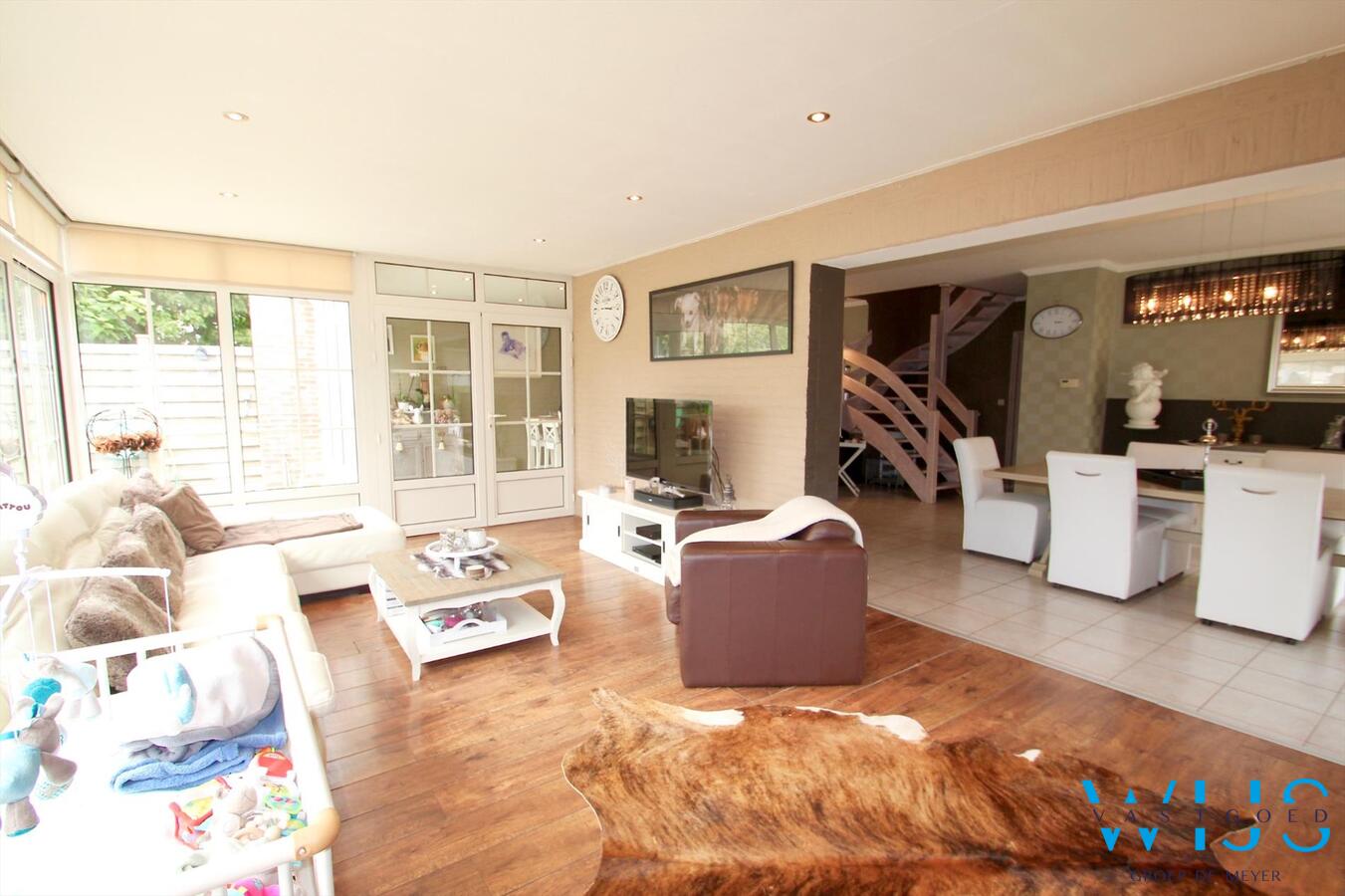 Gezellig &amp; ruim woonhuis in een zeer aangename wijk te Ertvelde ! 