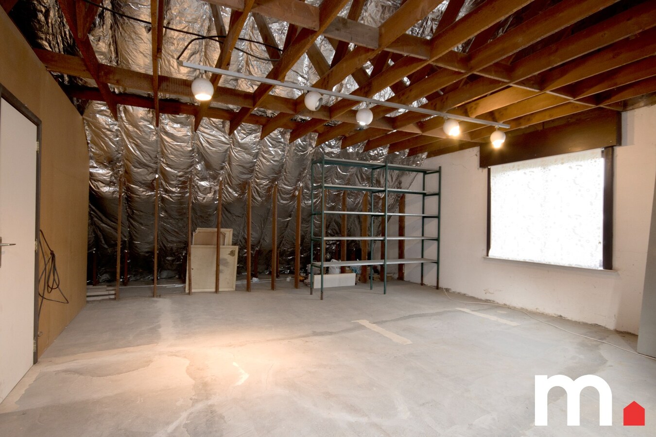 Alleenstaande Villa met 5 slaapkamers en 348m² bewoonbare oppervlakte te Lendelede! 