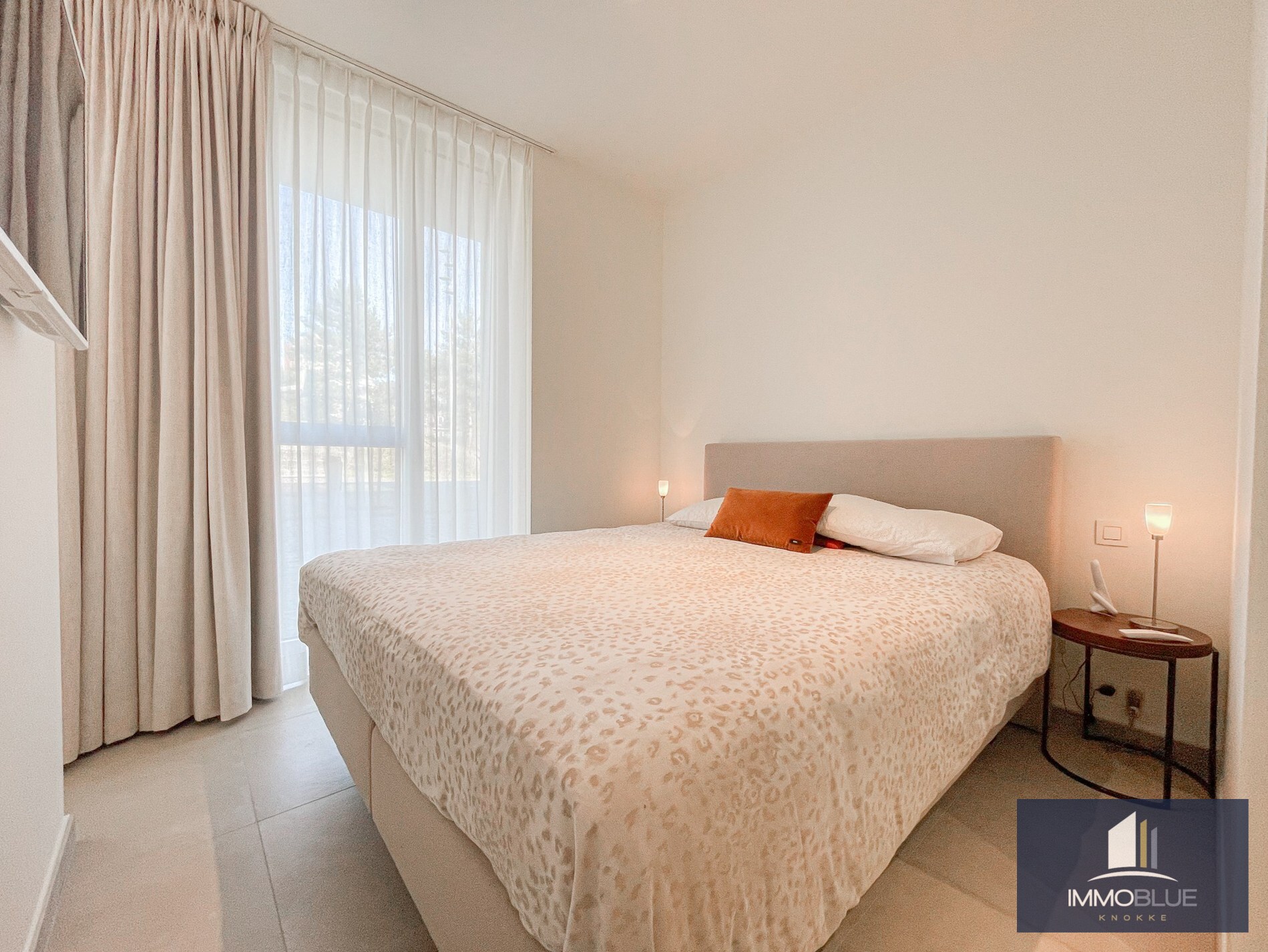 Subliem smaakvol ingericht hoek appartement gelegen in een recente residentie. 