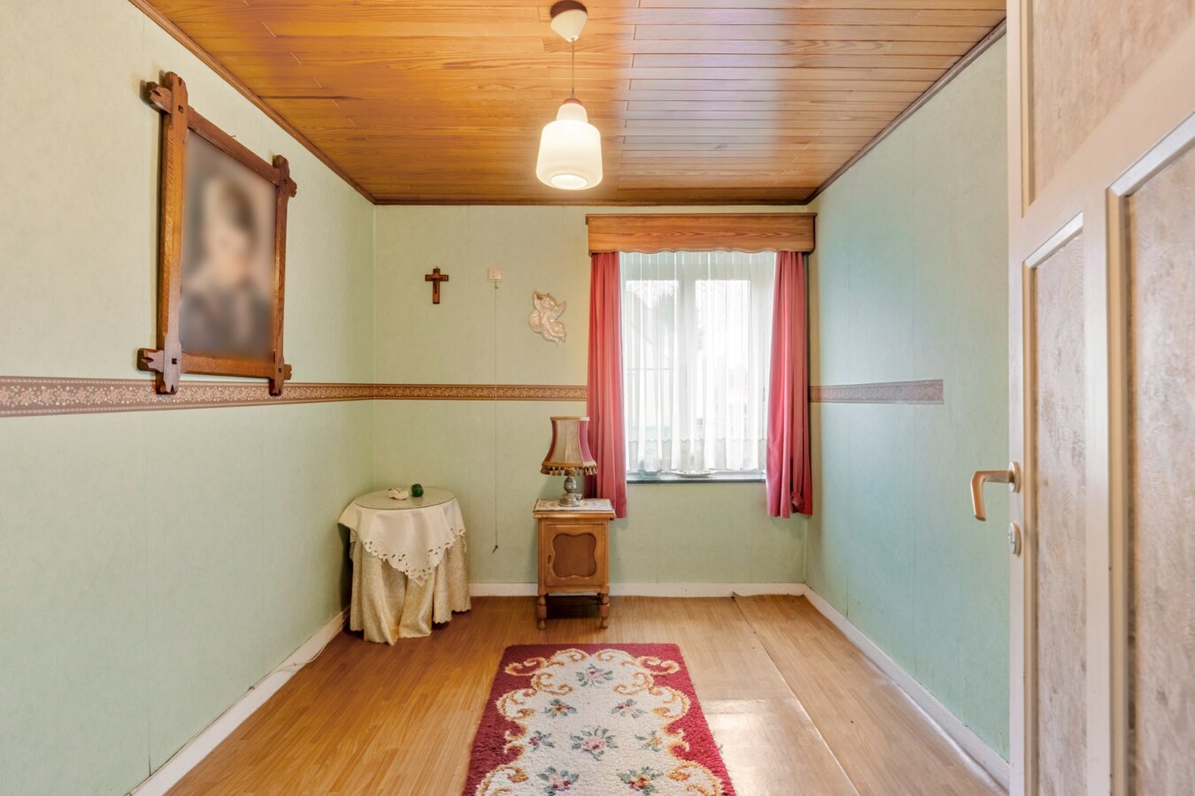 Te renoveren woning met 3 slaapkamers en grote tuin. 