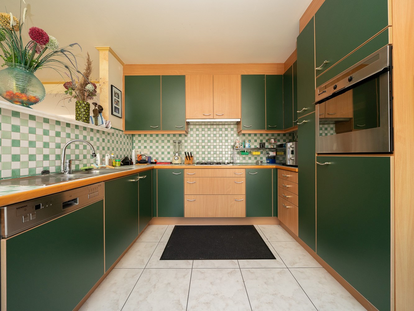 Instapklare, vrijstaande villa met 4 kamers op toplocatie 