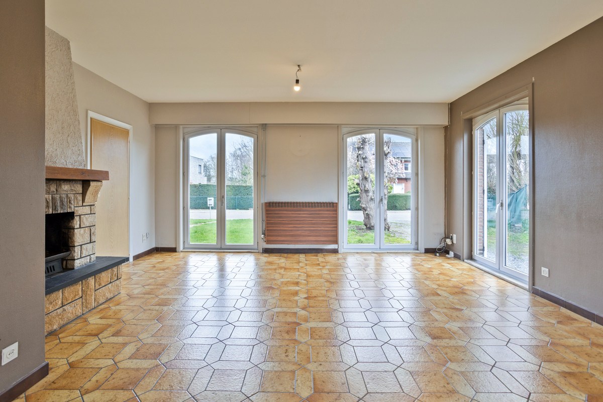 Open bebouwing met 3 slaapkamers, tuin en 2 garages op een perceel van 1108 m² in Haasrode! – EPC 363 kWh/m² - bewoonbare opp. 196 m² 