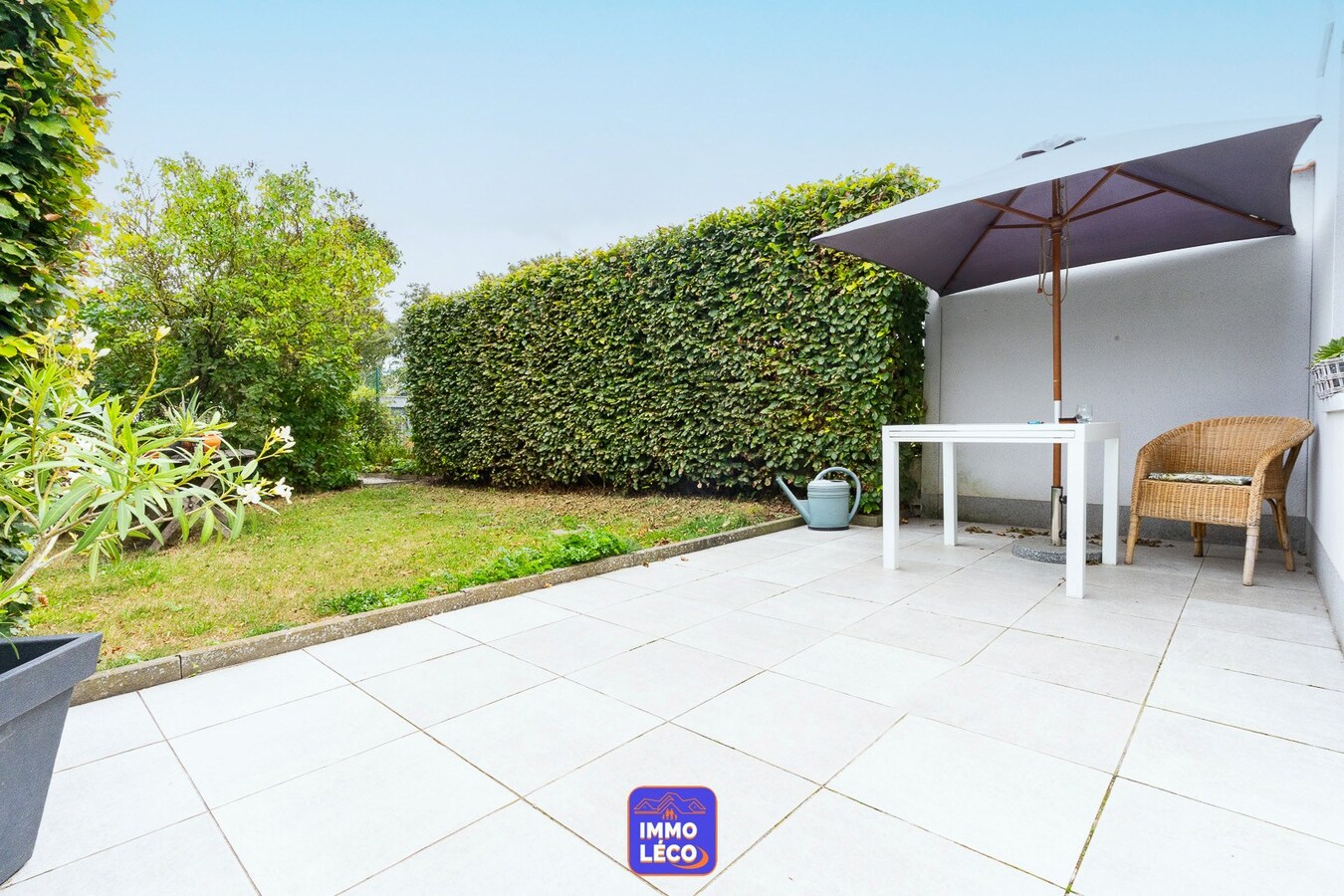 Maison en excellent état d'entretien avec grand jardin et garage attenant ! 