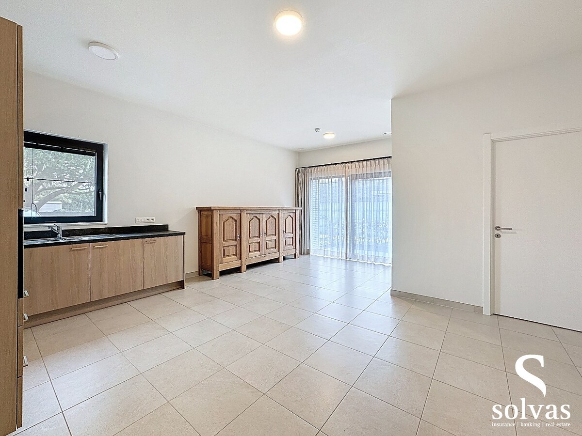 Gelijkvloers appartement met 2 slaapkamer, terras en tuintje 