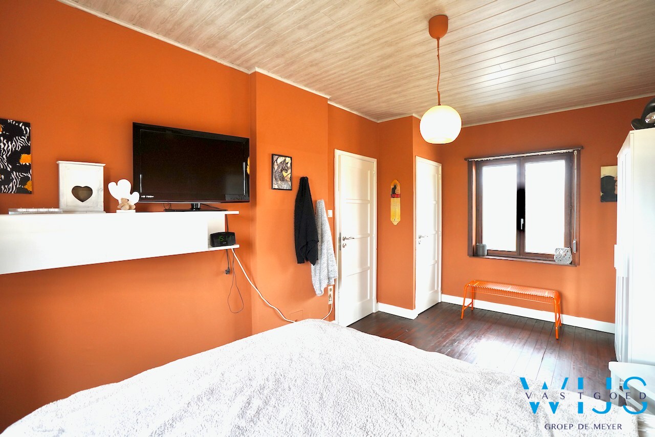 Zeer ruim en stevig woonhuis te Rieme ! 