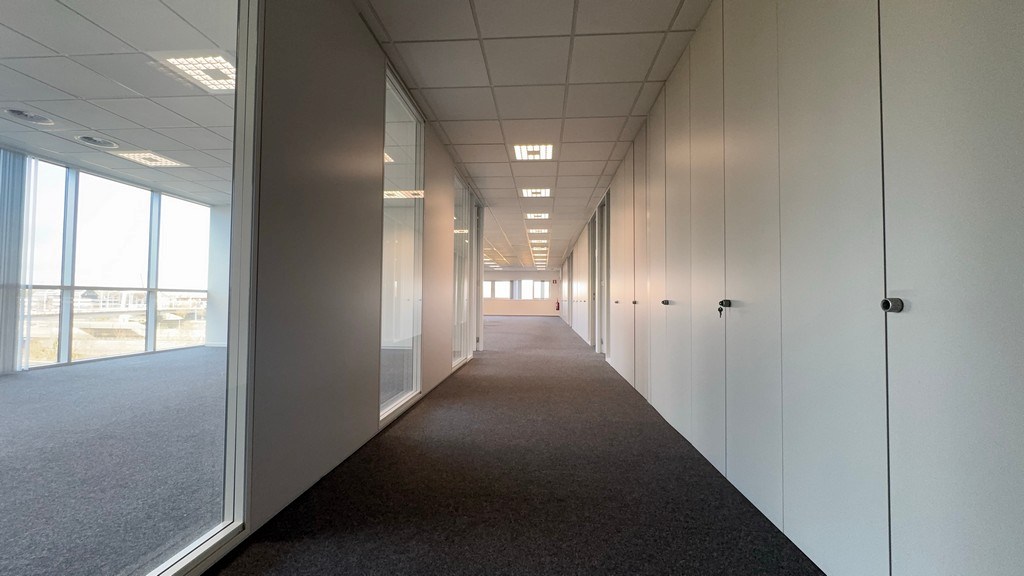 Kantoren te huur met visibiliteit langs de R4 in Merelbeke-Melle