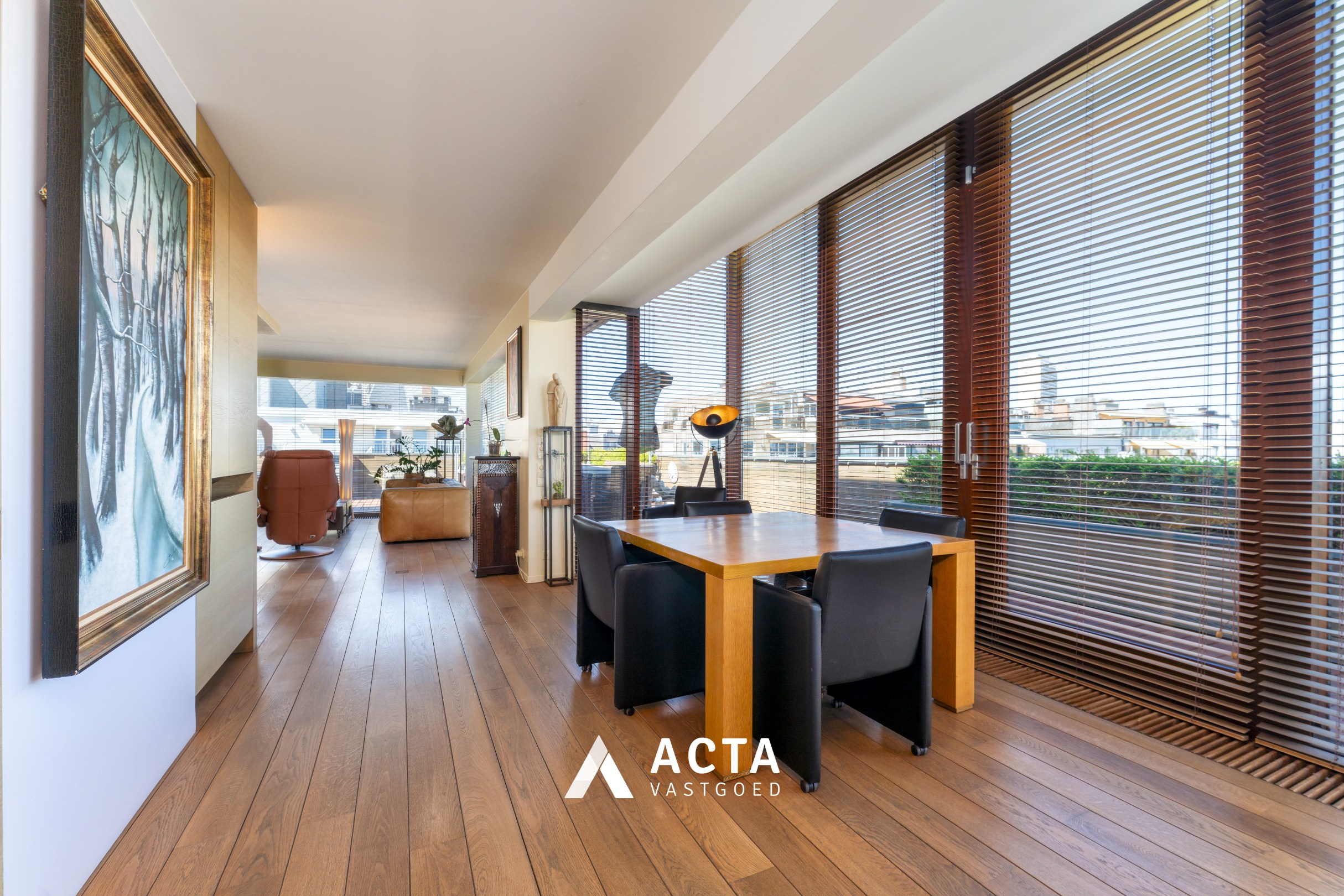 Luxueus dakappartement met 3 slaapkamers en panoramische terrassen in hartje Oostende 