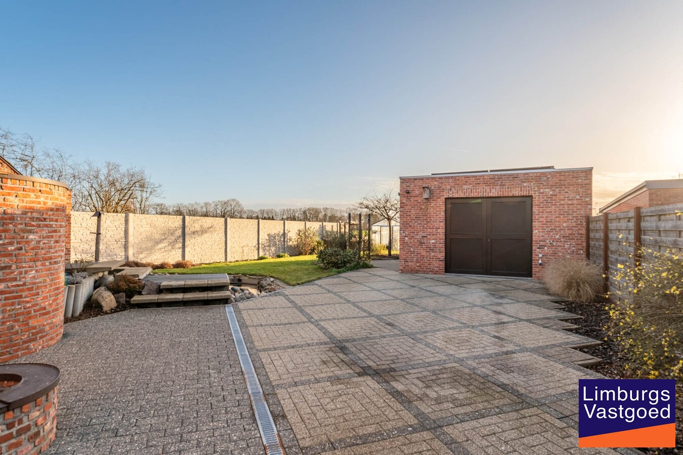 Gezinswoning met zuidgerichte tuin en garage, 5a 85ca 