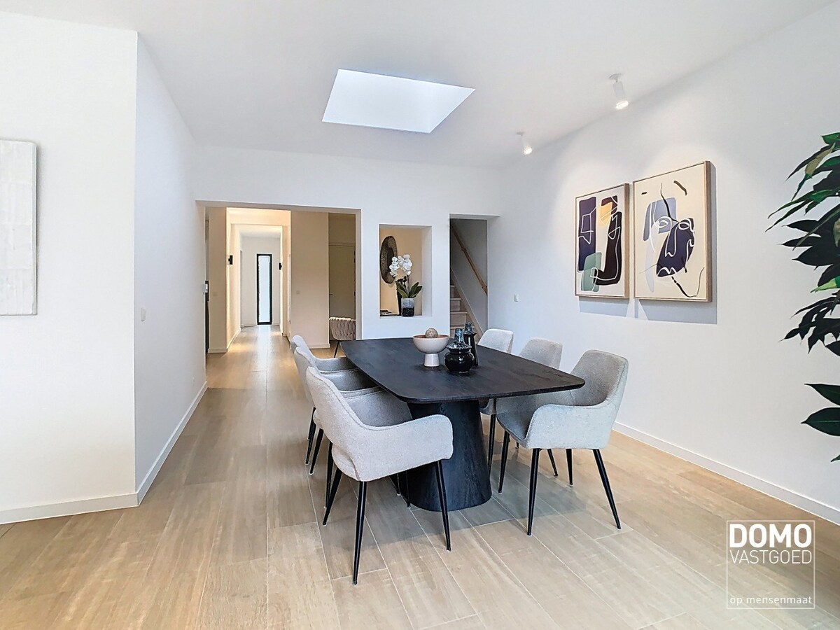 Interessante investeringsopportuniteit in Kermt: twee afzonderlijke, volledig gerenoveerde woningen. 