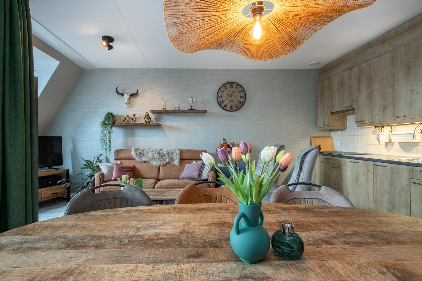 Instapklaar en modern appartement met erfpacht in hartje Bladel – mét eigen parkeerplaats en berging! 