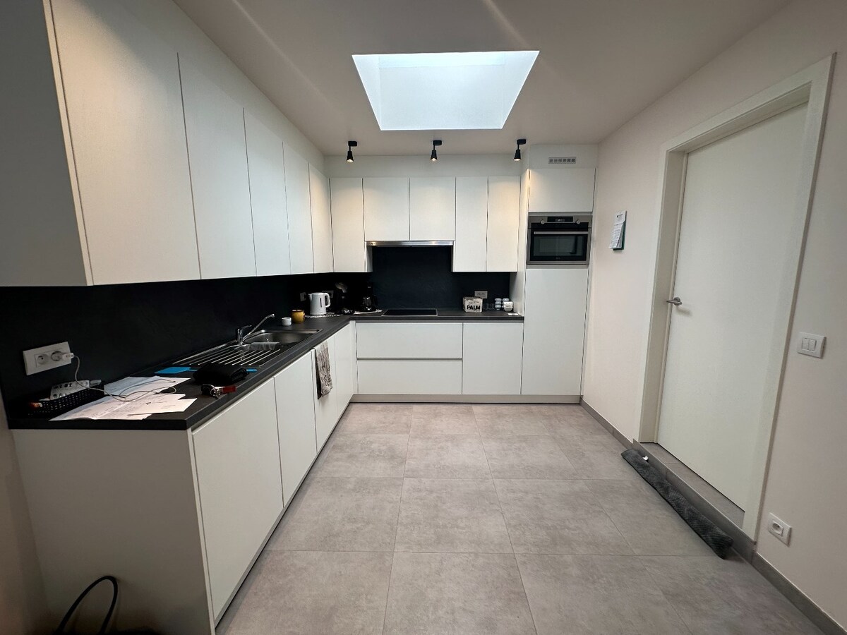 Verrassend ruime woning met 3 ruime slaapkamers en garage 