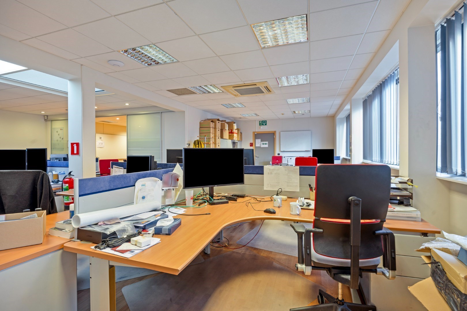 Kantoor te koop in het industriepark te Haasrode/Heverlee met 14 parkings - opp. 626 m² - verkoop van aandelen 