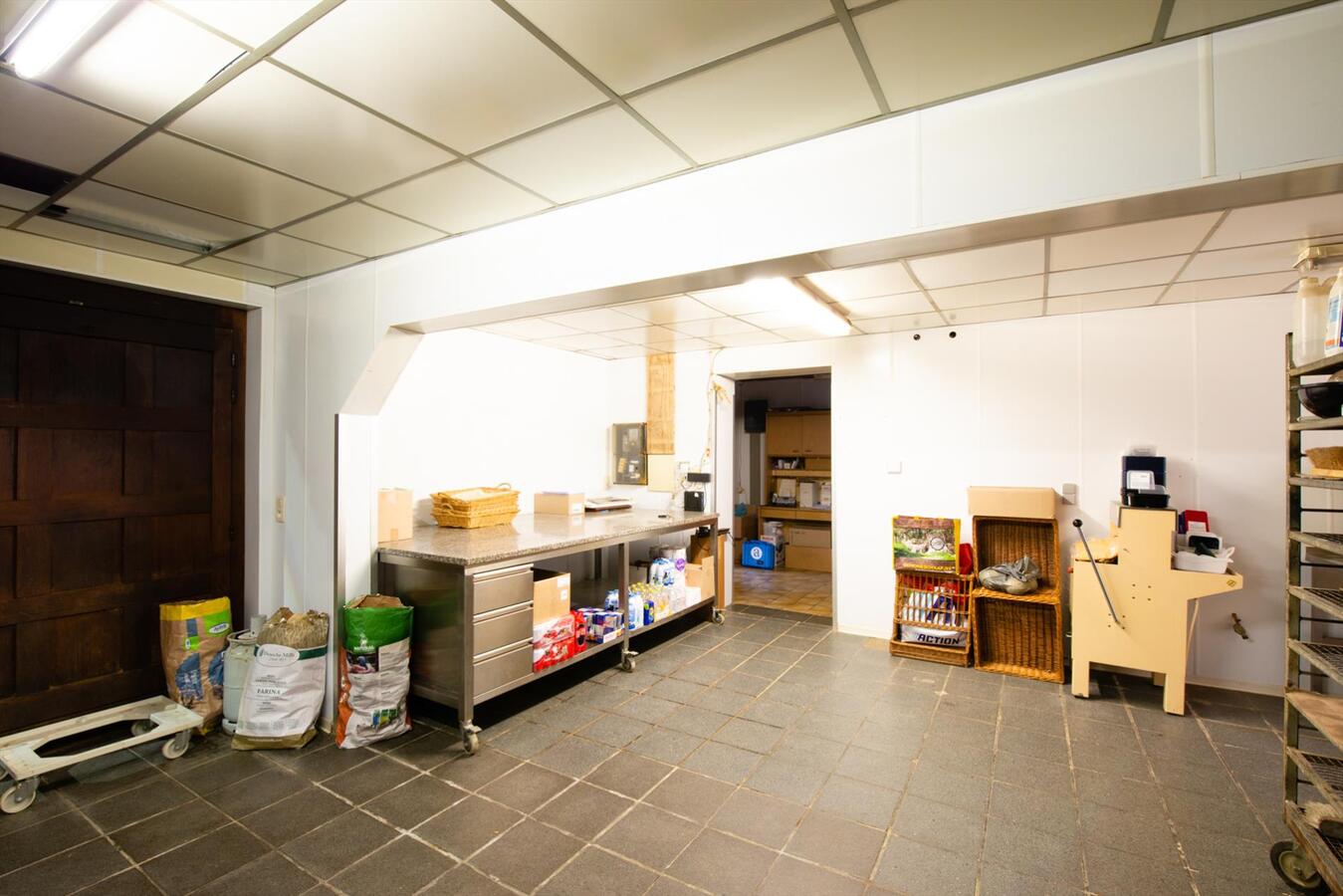 Ruim handelshuis met woonst voor de Kerk in Jonkershove 