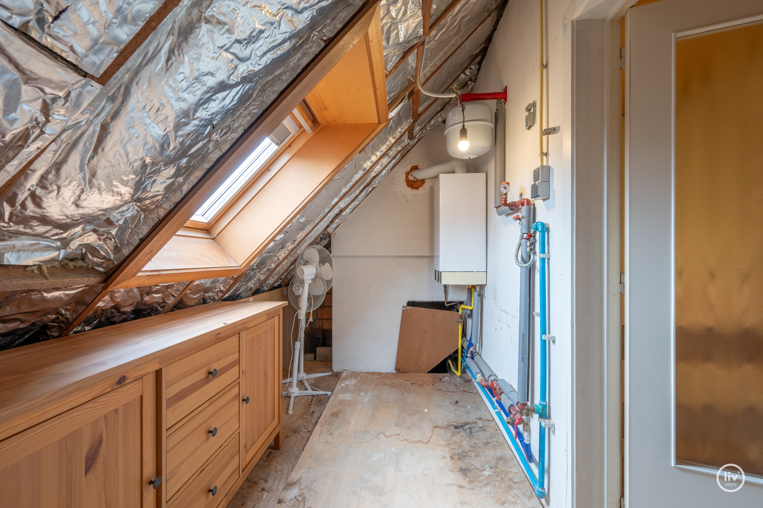 Ruime woning met 4 slaapkamers gelegen in centrum Knokke vlakbij Duinenwater. 