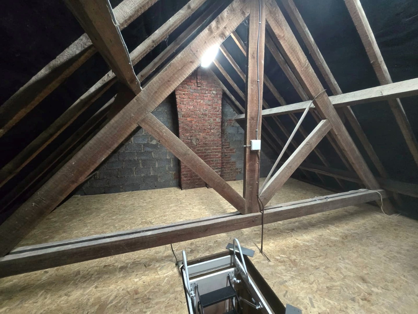 Rustig gelegen, recent gerenoveerde halfopen woning 