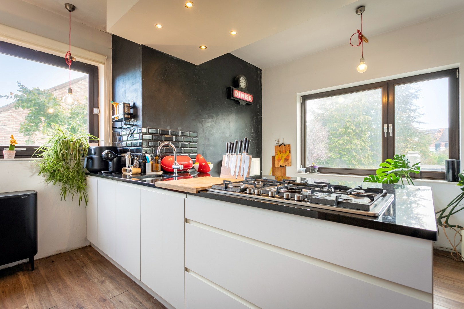 Solide woning met 6 slaapkamers, tuin en garage 