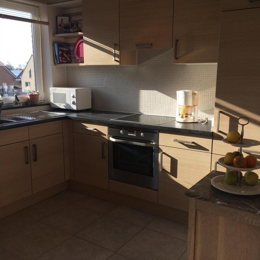 MOOI 2-SLP APPARTEMENT MET ZONNETERRAS EN AUTOSTPL.TE BREDENE 