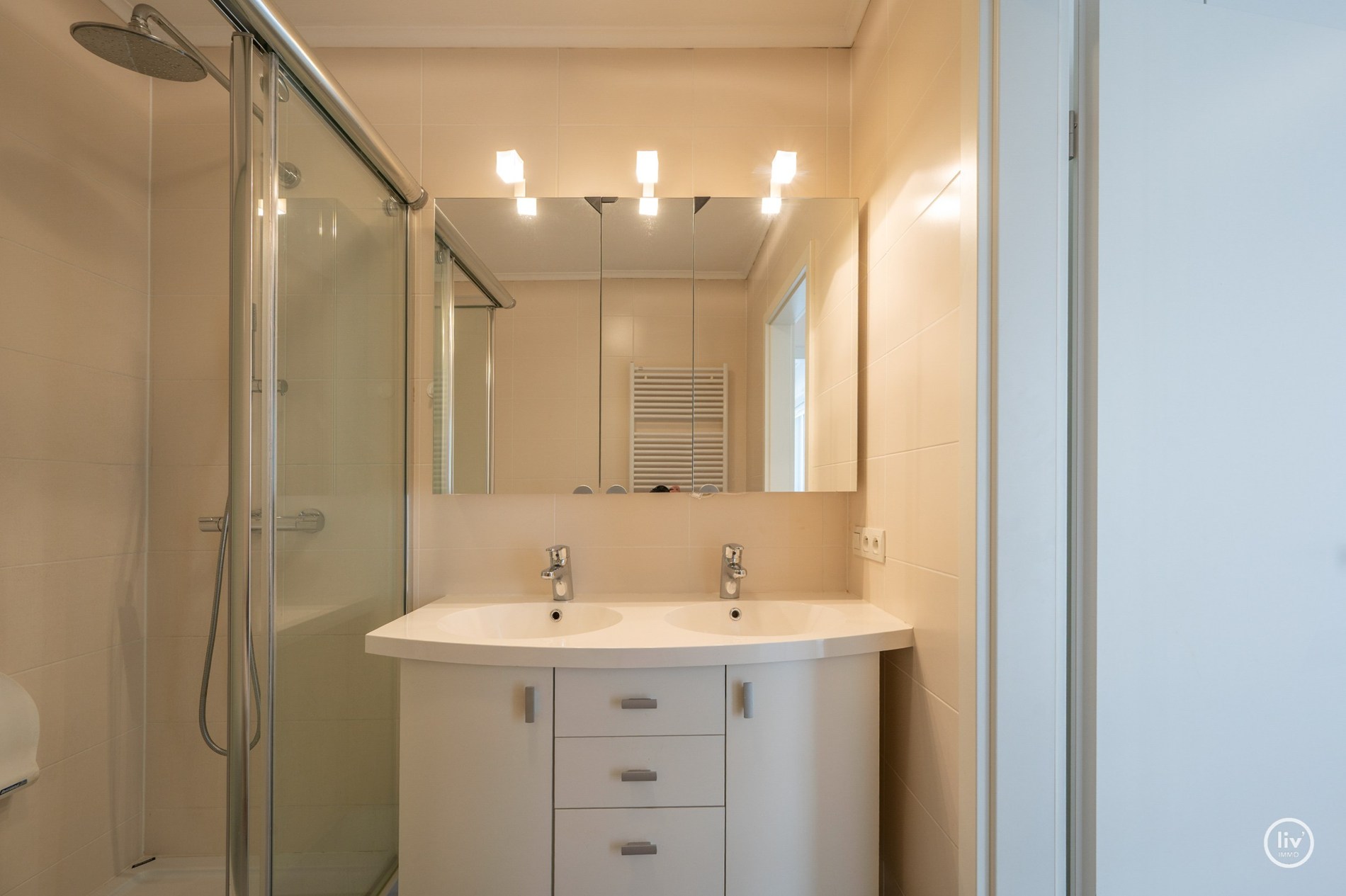 Instapklaar  2-slaapkamerappartement op een centrale ligging te Bayauxlaan in Knokke. 