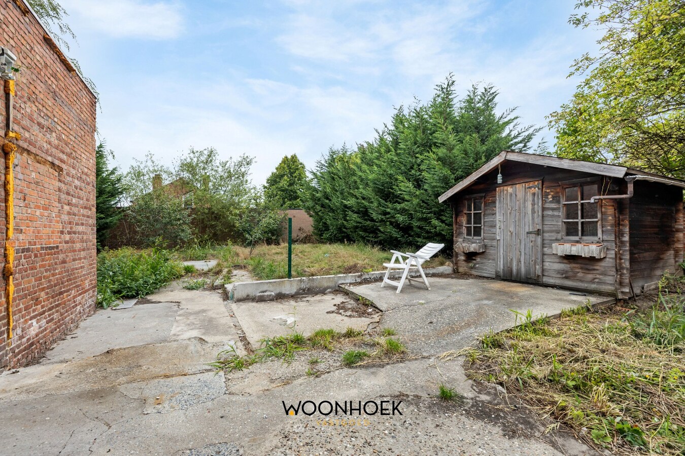 Ruime, te renoveren woning met diverse mogelijkheden 