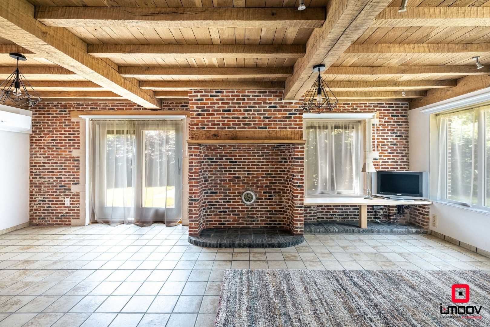 Vrijstaande woning met 5 slaapkamers en polyvalente loods te De Pinte 