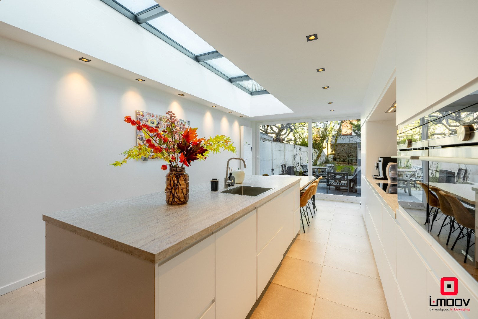 Hedendaags gerenoveerde stadswoning met lichtrijke leefruimtes en optie tot kangoeroewonen 