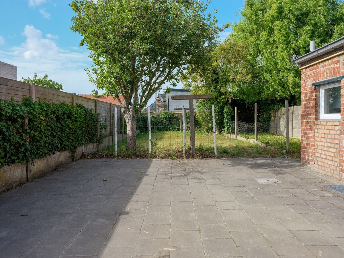 Half-open op te frissen woning met 3 slaapkamers te Gistel 