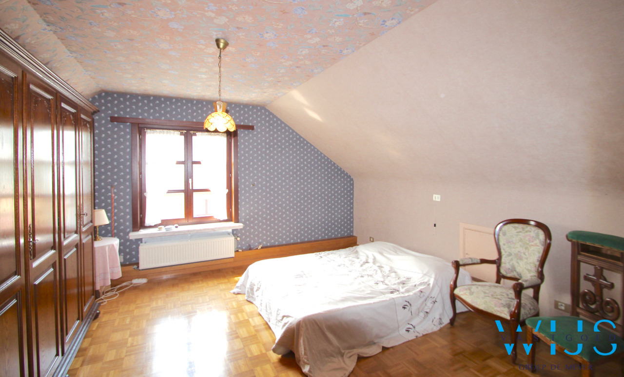 Prachtige instapklare en ruime woning op 1547m²  te OOSTEEKLO 