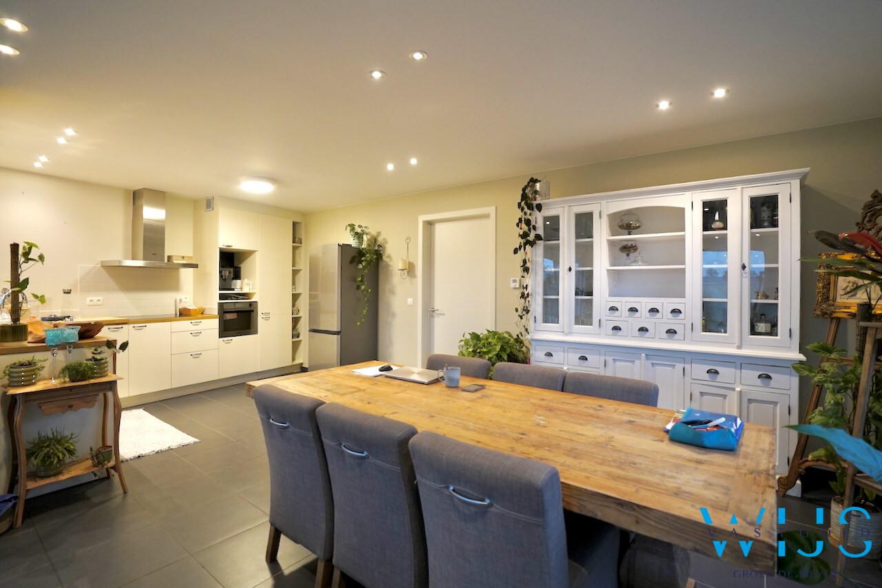 Gelijkvloers appartement met tuin en garage te OOSTEEKLO ! 