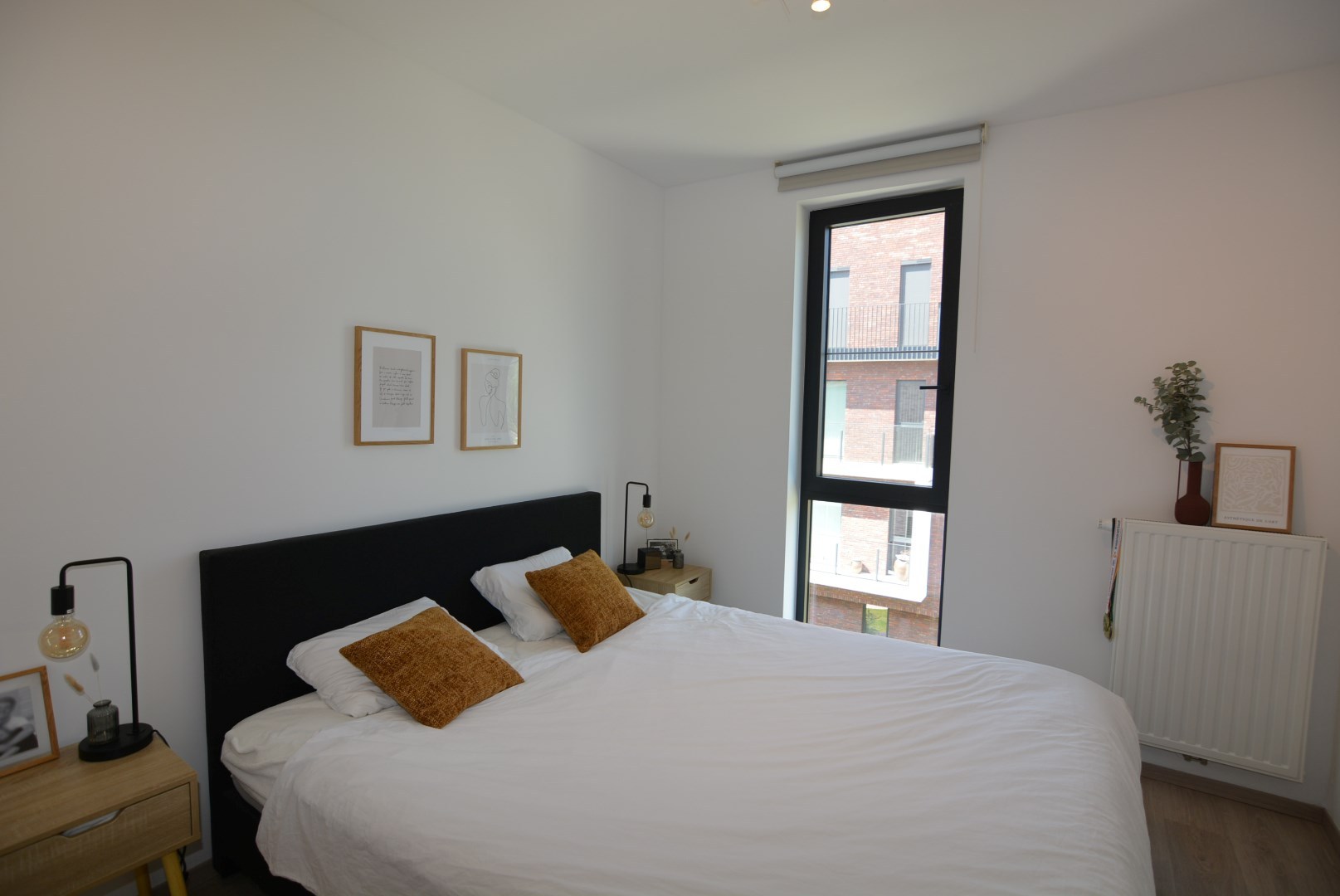 Modern, energiezuinig appartement met 2 slpks, terras, autostaanplaats en kelderberging. 